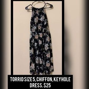 Torrid,5, black/ floral chiffon high neck dress.
